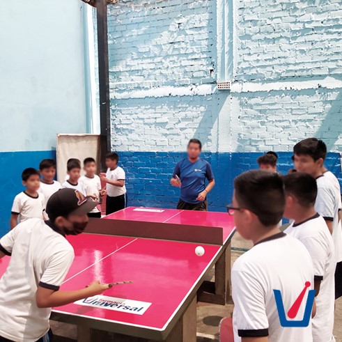 Farmacia Universal promueve el tenis de mesa en 3 instituciones educativas de Cercado de Lima